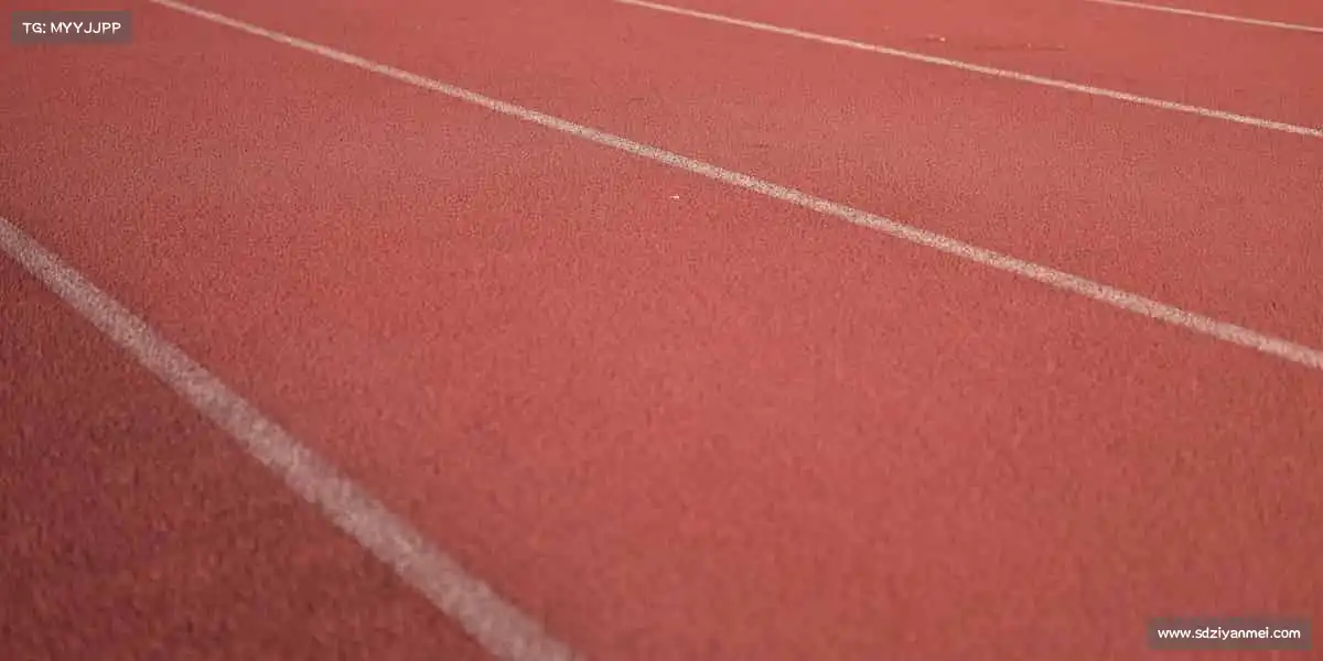 球迷群英汇聚哑铃起落，肌肉舒展，雕刻身材的同时，重塑强大内心💪